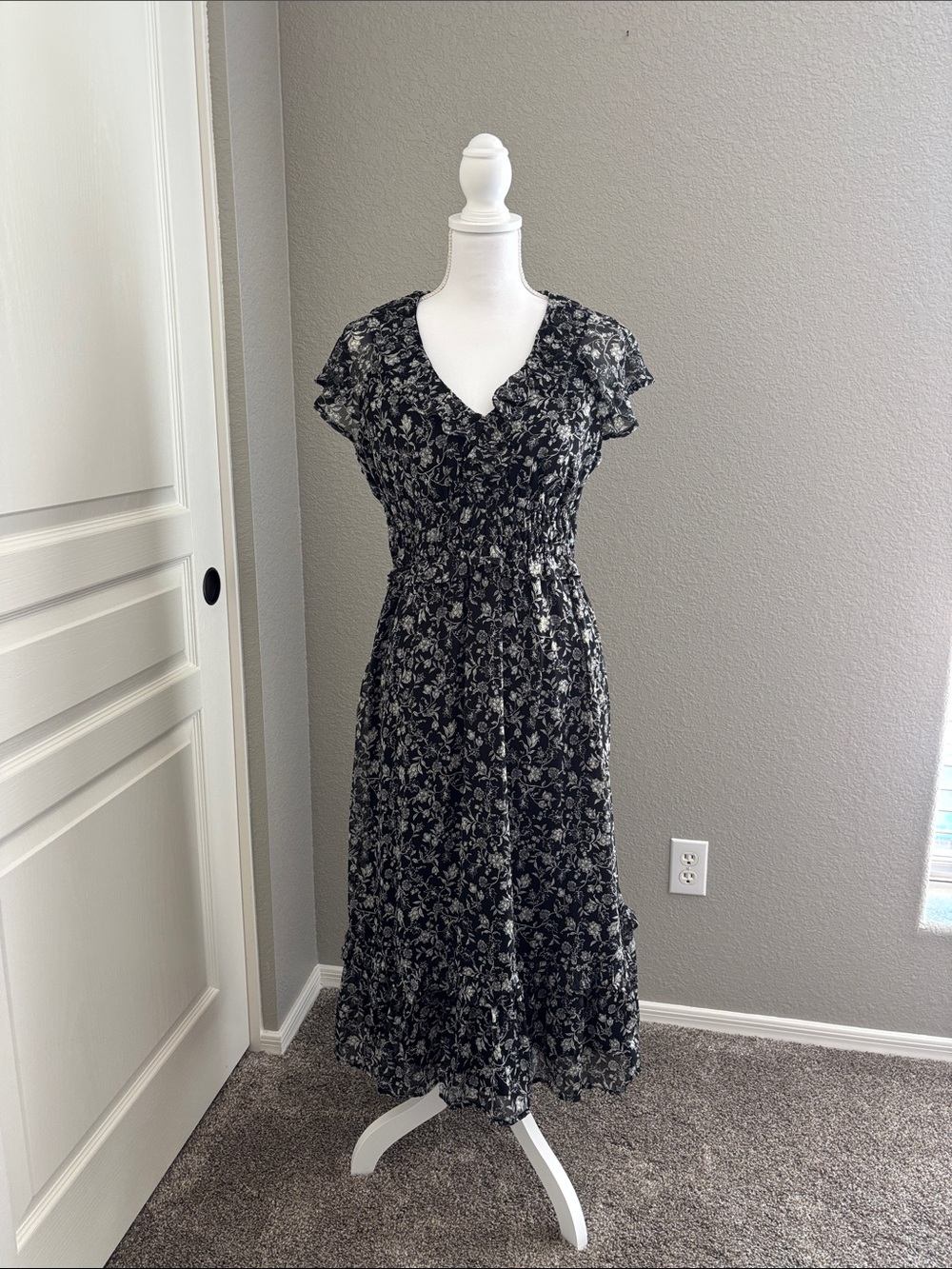 NWT Old Navy Black Floral Midi Dress with Smocked Waist